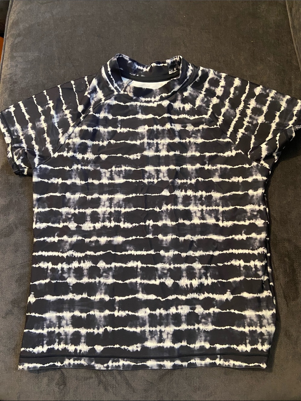 Athleta Girl rash guard swim Black and White Tie-Dye Short Sleeve Tee L EUC